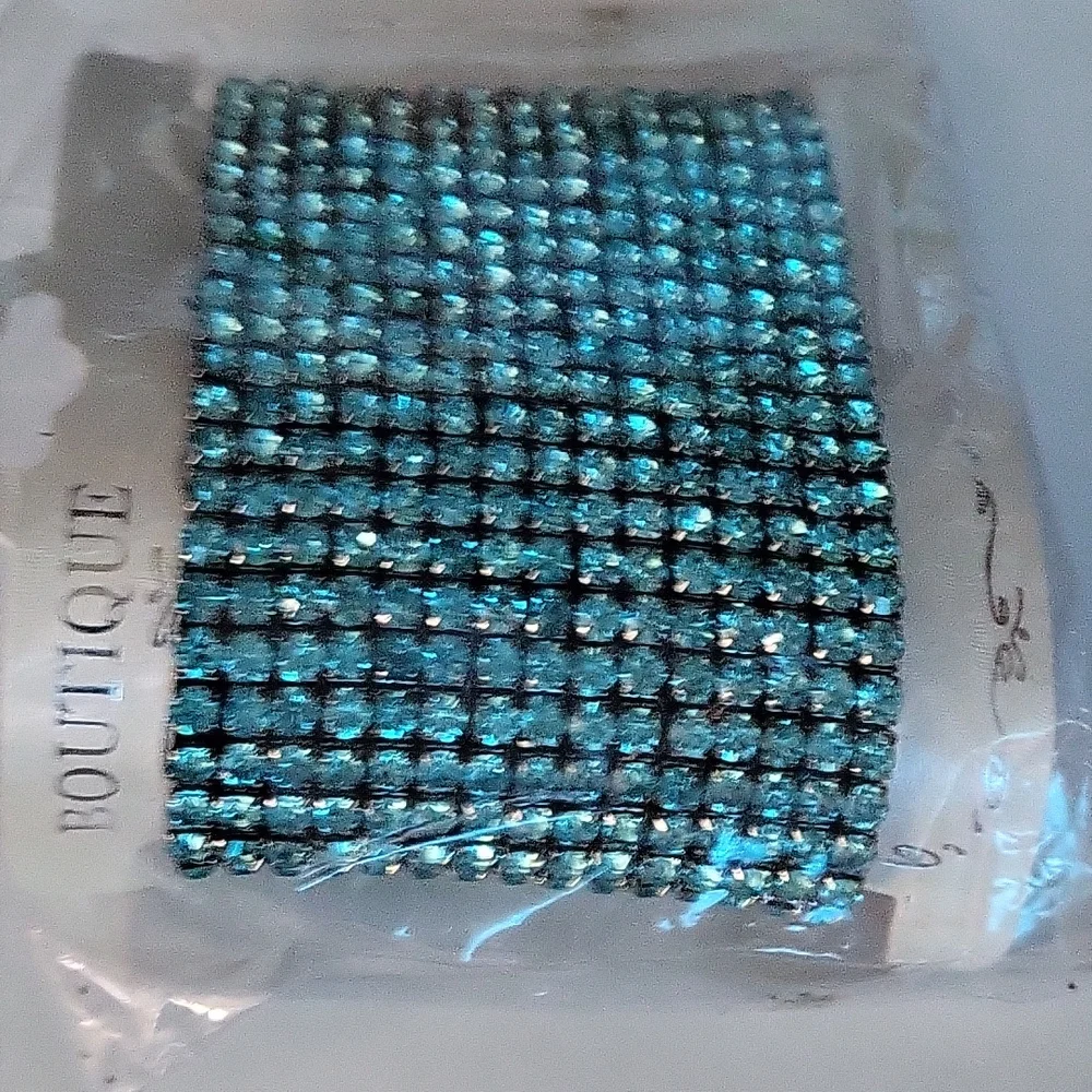 Women's Fashion hand band bracelet - Picture 2 of 3